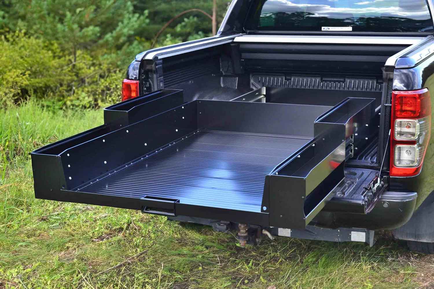 Ute bed slide